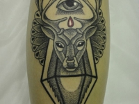 Татуировка голова оленя и глаз