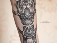 Татуировка волка и его демона на руке