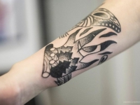 Татуировка костра на руке