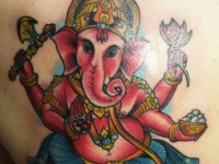 Татуировка слон на спине
