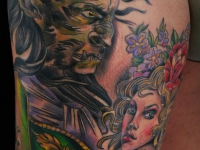 Татуировка демон и девушка на бедре