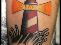 Татуировка маяк на икре