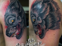 Татуировка волк на плече
