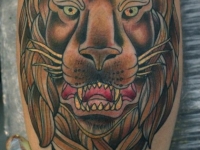 Татуировка лев на икре
