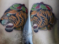 Татуировка тигр на бедре