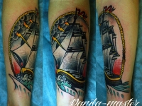 Татуировка корабль на предплечье