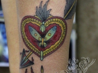 Татуировка сердце на голеностопе