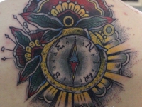 Татуировка компас на спине