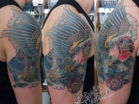 Татуировка орел на плече