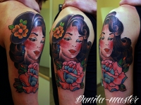 Татуировка девушка на плече