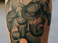 Татуировка Человек несет слона