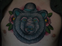 Татуировка голова медведя на груди