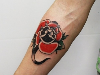 Татуировка красная роза