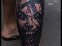 Татуировка вампир на голени