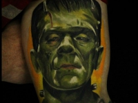 Татуировка портрет монстра на плече