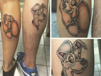Татуировки мордочек собак из "Леди и Брдяга" на ногах