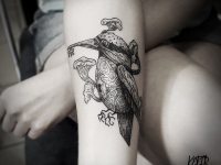 Татуировка птица на предплечье