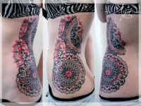 Татуировка узор на боку