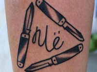 Татуировка ножи на голеностопе