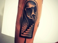 Татуировка лестница и череп