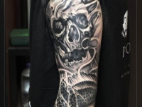 Татуировка череп с рисунками на всю руку
