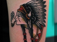 Татуировка голова индейца на плече