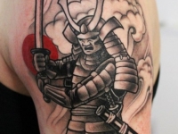 Татуировка воин с мечом на плече