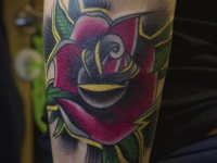 Татуировка цветок на предплечье