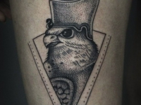 Татуировка ястреб в шлеме