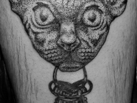 Татуировка кошка с ключами