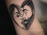 Татуировка поцелуй в сердечке