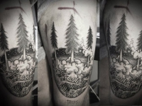 Татуировка лес на бедре