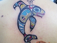 Татуировка кит на спине
