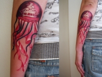 Татуировка медуза на предплечье