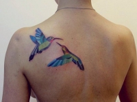 Татуировка птицы на лопатке