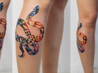 Татуировка змея на голеностопе