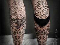 Татуировка в виде сочетания орнамента с геометрическими фигурами на руке
