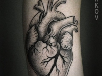 Татуировка сердца на руке