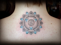 Татуировка узор на шее