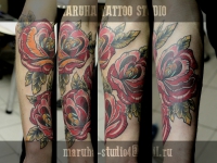 Татуировка розы на предплечье