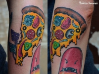 Татуировка пицца на предплечье