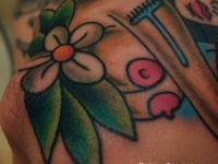 Татуировка девушка с цветком