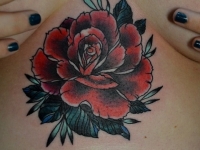 Татуировка роза на животе