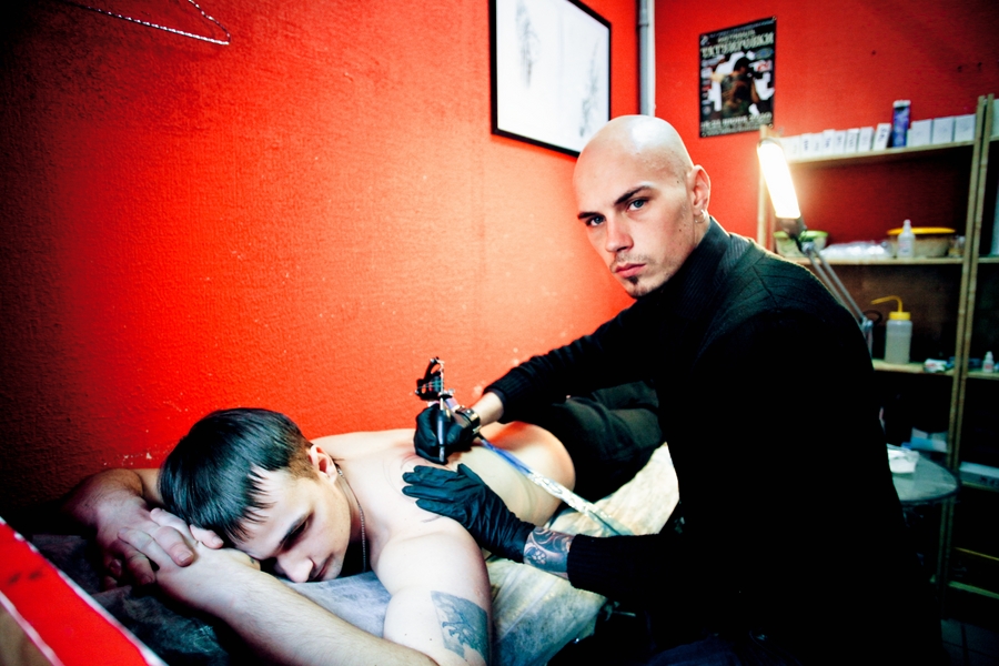 Leon Tattoo - Фотосерия: наши мастера за работой