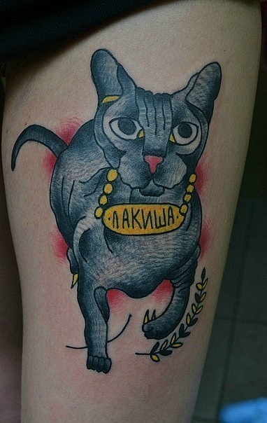 Татуировка кошки сфинкс сделана Егором Лещёвым по собственному эскизу (old school/traditional tattoo) девушке на ноге. За основу была взята фотография кошки. Татуировка была выполнена за один сеанс (2 часа)