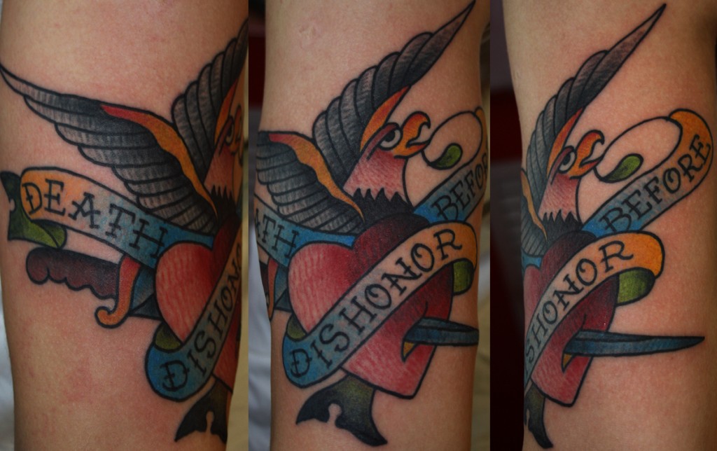 татуировка выполнена мастером Егором Лещёвым по дизайну Sailor jerry (old school / traditional tattoo)