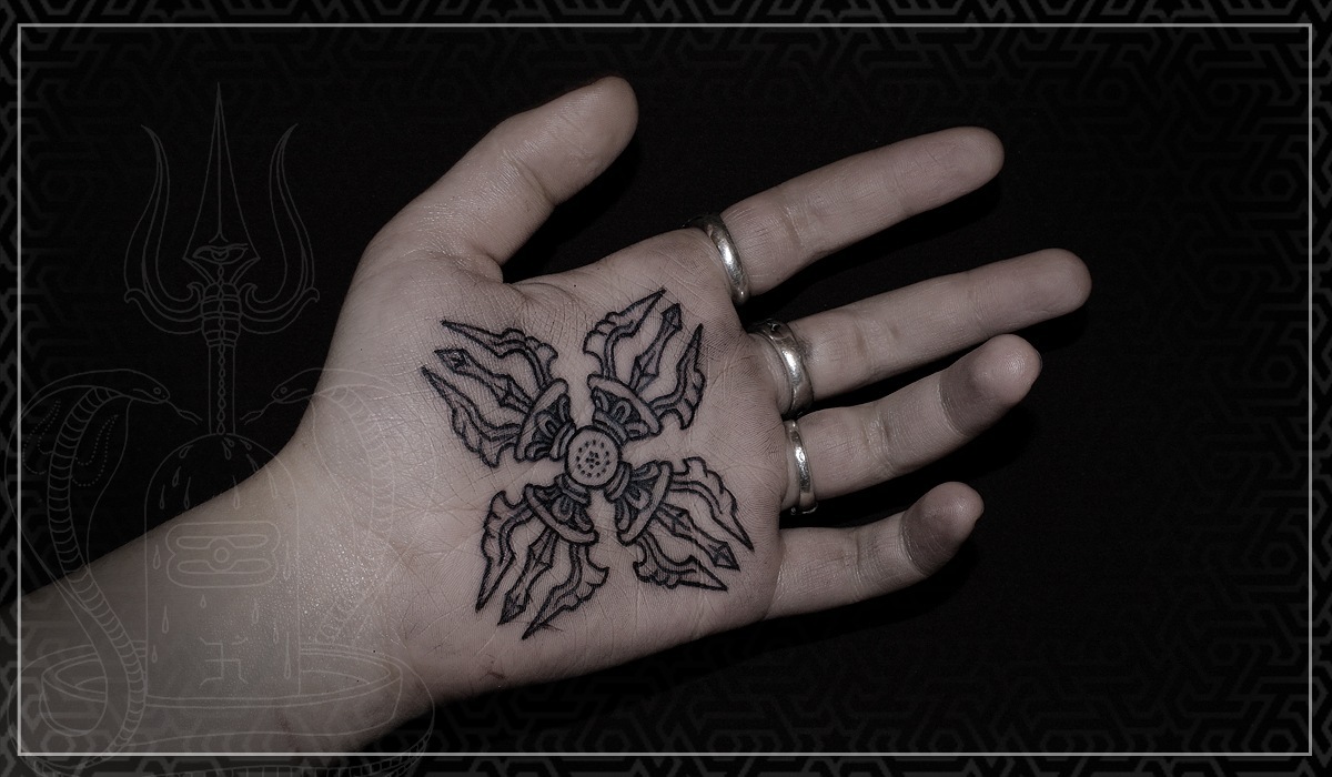 Художественная татуировка, орнаментальная тату, тату надписи, эсклюзивное тату, тату Томас Хупер, sacro egismo tattoo, artist tattoo, ornamental tattoo, tattoo Tomas Huper.