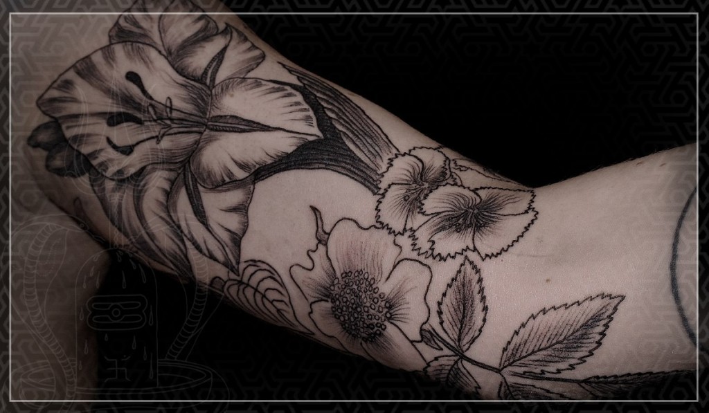 Художественная татуировка, тату цветы, тату гравюра, tattoo flowers, tattoo artist, tattoo engraving