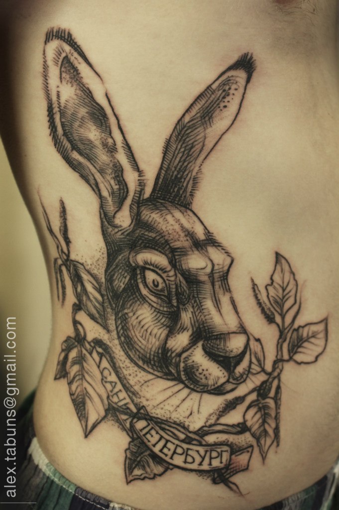 Художественная татуировка "Кролик".Мастер Александра Табунс. Часть тела:на боку.
