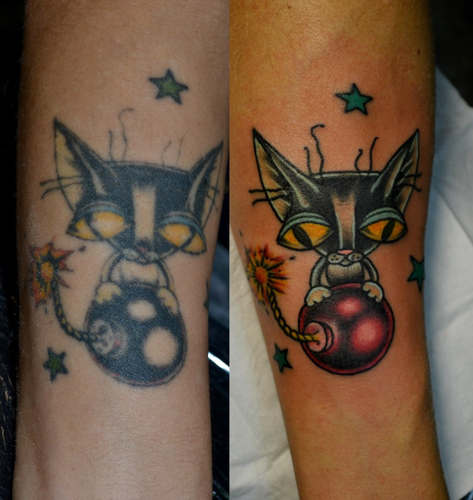 Татуировка кот на бомбе выполнена на предплечье. Исправление старой татуировки. Цветная миниатюрная татуировка. Один небольшой сеанс. Мастер - Виолетта Доморад. Тату студия Маруха.